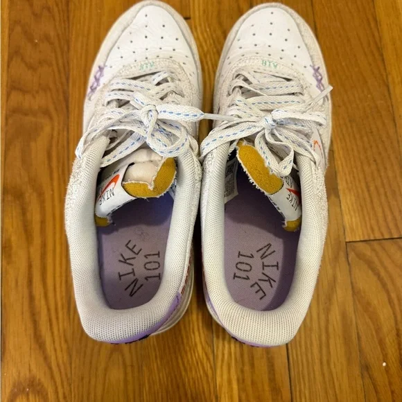Nike Air Force 1 '07 SE Low Sz 7.5 Women Retro Shoes Beige Purple DX2348-100 - Picture 9 of 12